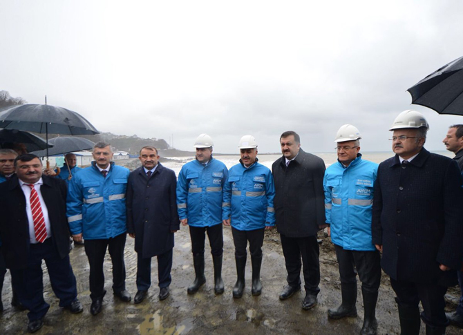 Bakan Arslan ve Bakan Bak Rize-Artvin Havaliman Dolgu Sahasnda ncelemelerde Bulundu