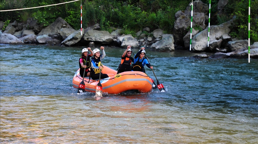 Rafting Kadn Milli Takm, dnya ampiyonasna Frtna Deresi`nde hazrlanyor